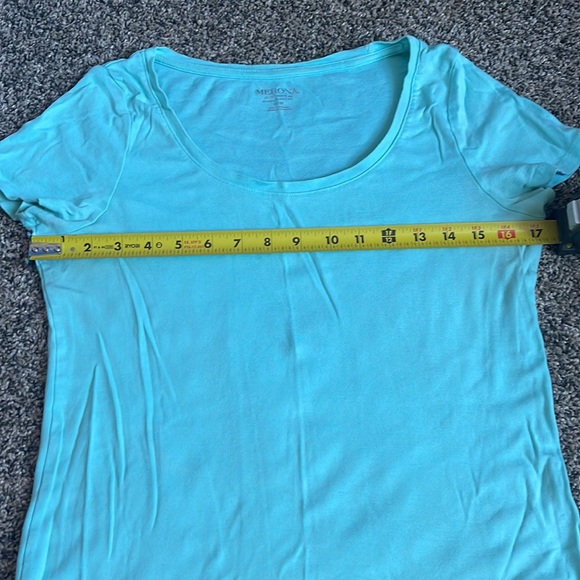 Womens tee shirt, size medium - Picture 13 of 15